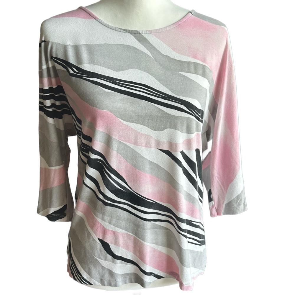Chico's Top Women’s Size 1 (Medium) Gray & Pink 3/4 sleeve with Sleeve Cutout